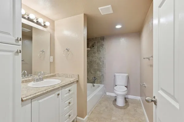 $799,999 | 20042 North Ray Road, Lodi, CA 95242