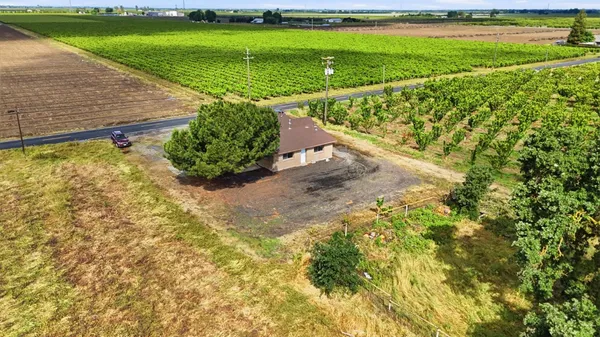 $799,999 | 20042 North Ray Road, Lodi, CA 95242