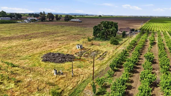 $799,999 | 20042 North Ray Road, Lodi, CA 95242
