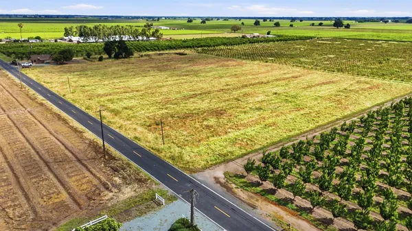 $799,999 | 20042 North Ray Road, Lodi, CA 95242