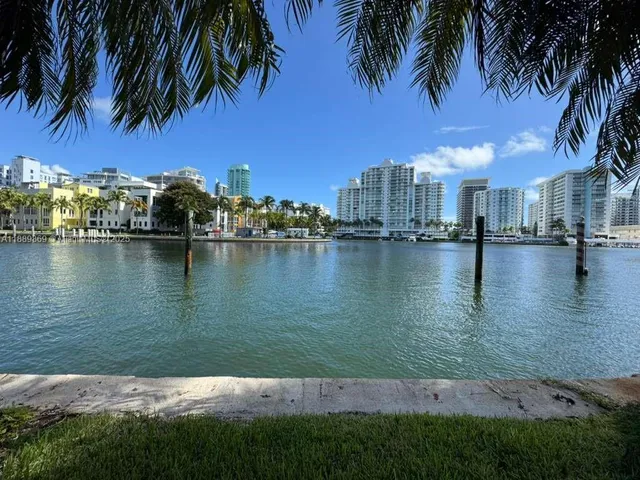 $16,000 | 6015 Pine Tree Drive, Miami Beach, FL 33140