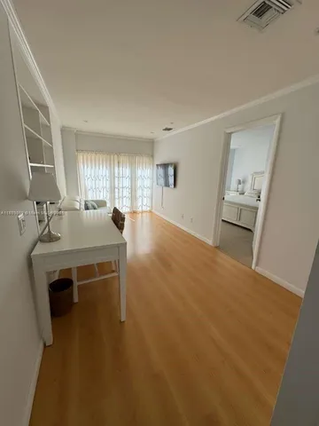 $16,000 | 6015 Pine Tree Drive, Miami Beach, FL 33140