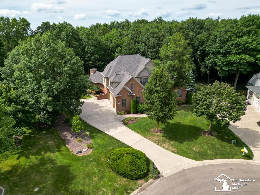 1062 Abbey Road Monroe, MI 48161 - Photo 2 of 67 50141516-602883b4-7495-4730-ae6b-7cfa2a6838c0.JPG