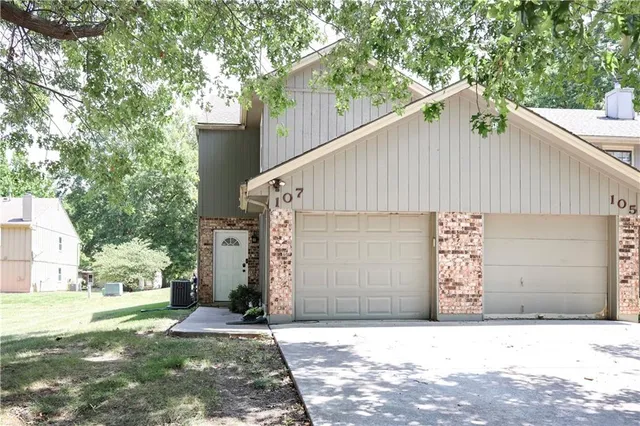 $189,000 | 107 Northeast Greystone Drive, Lee's Summit, MO 64086
