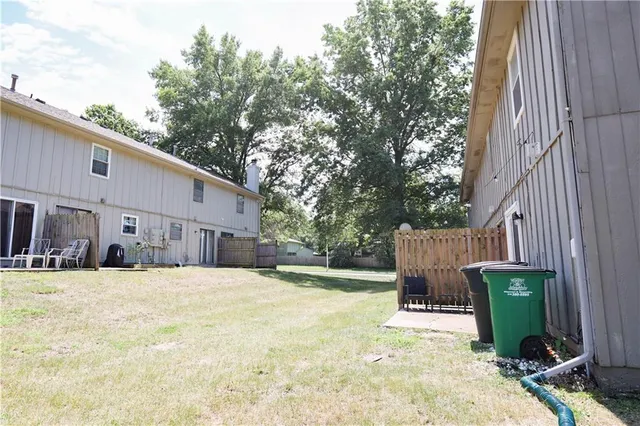 $189,000 | 107 Northeast Greystone Drive, Lee's Summit, MO 64086