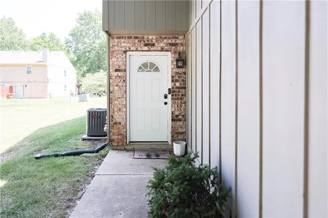 $189,000 | 107 Northeast Greystone Drive, Lee's Summit, MO 64086