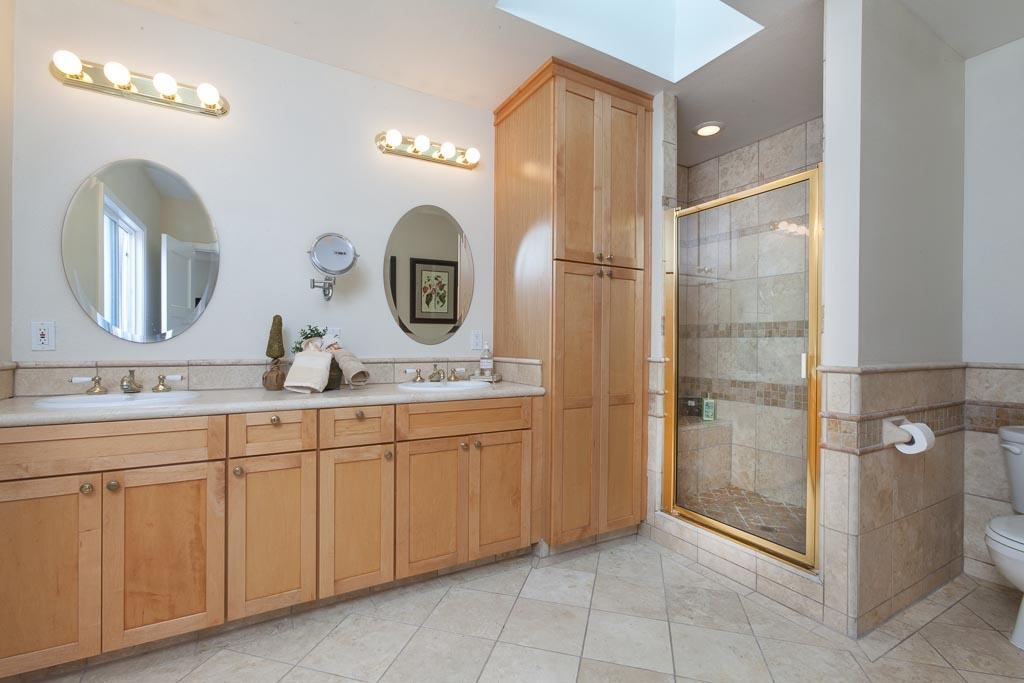 2917 Serena Road Santa Barbara, CA 93105 - Photo 9 of 18 007 Master Bathroom