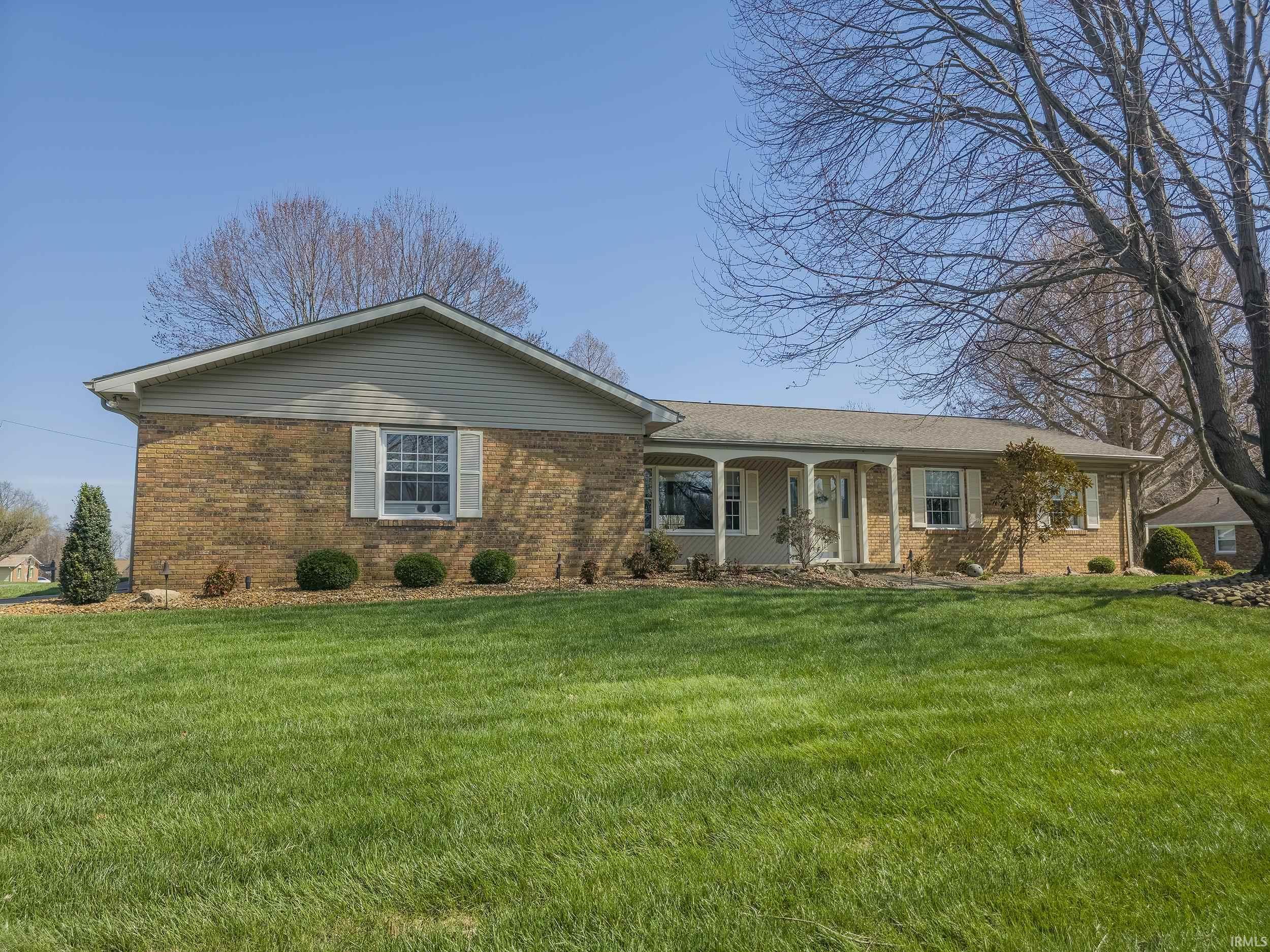 1433 Lisa Lane Mount Carmel, IL 62863 - Photo 1 of 36