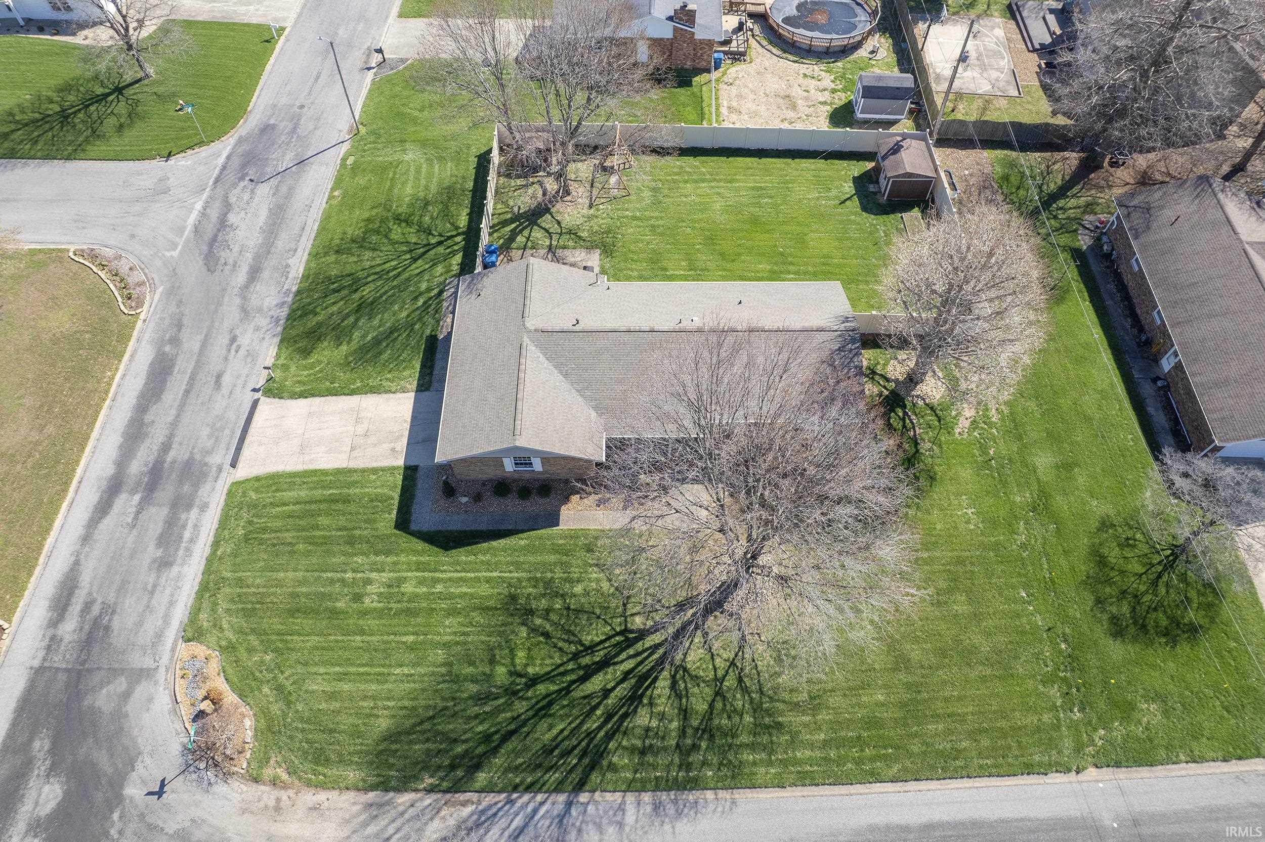 1433 Lisa Lane Mount Carmel, IL 62863 - Photo 27 of 36