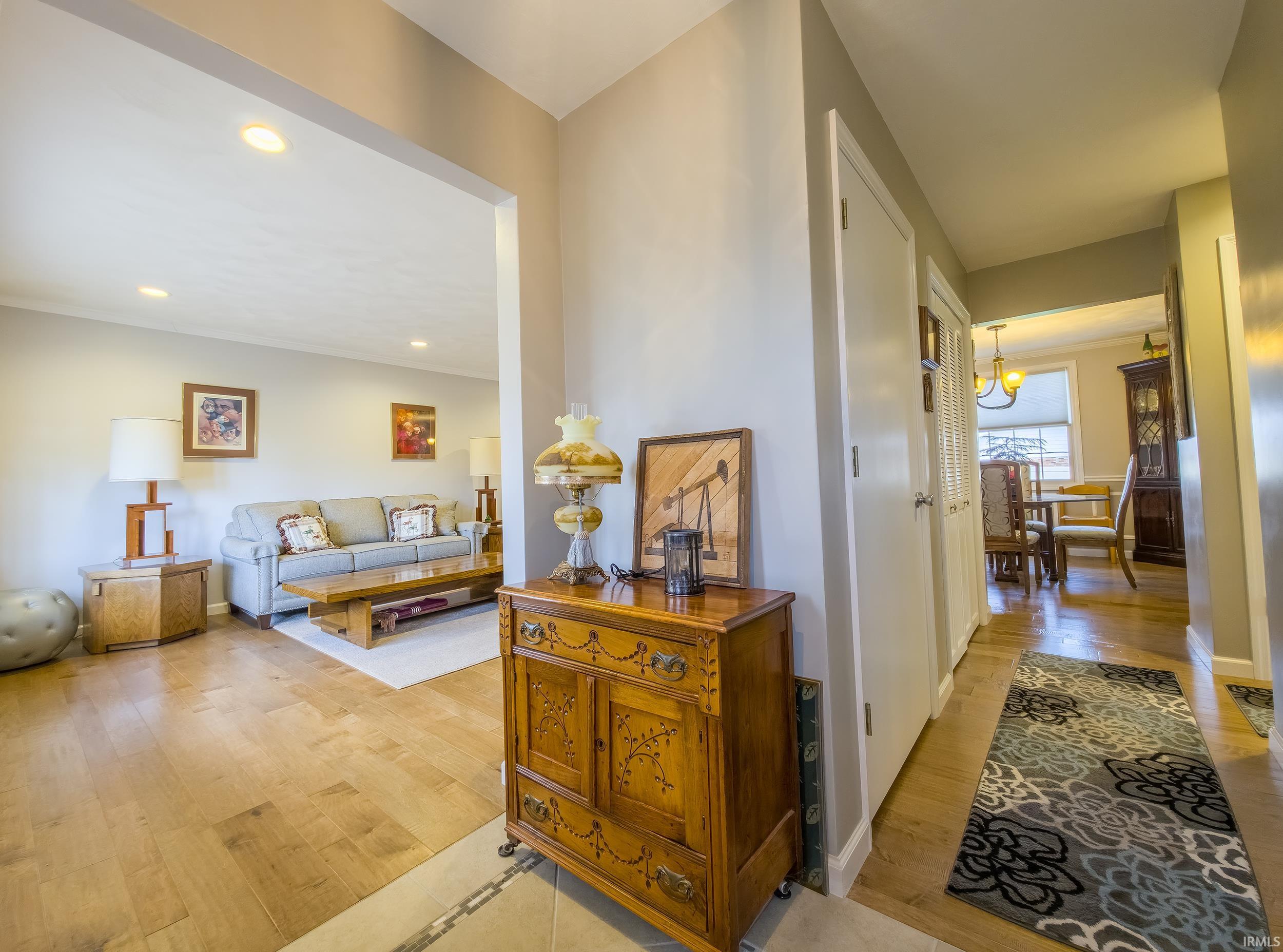 1433 Lisa Lane Mount Carmel, IL 62863 - Photo 3 of 36