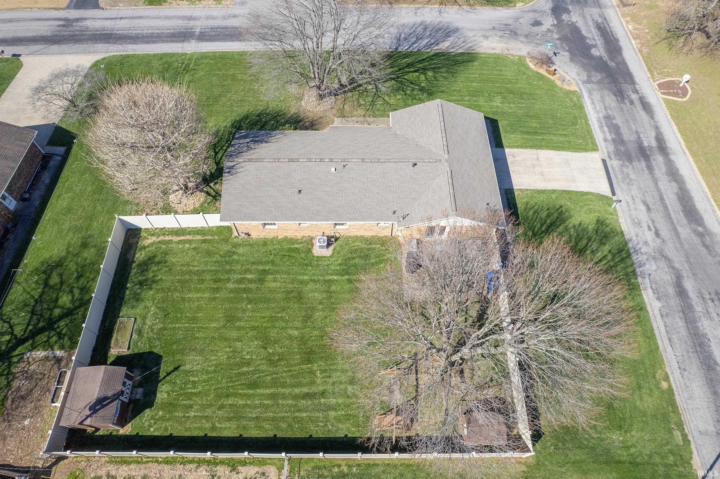 1433 Lisa Lane Mount Carmel, IL 62863 - Photo 31 of 36