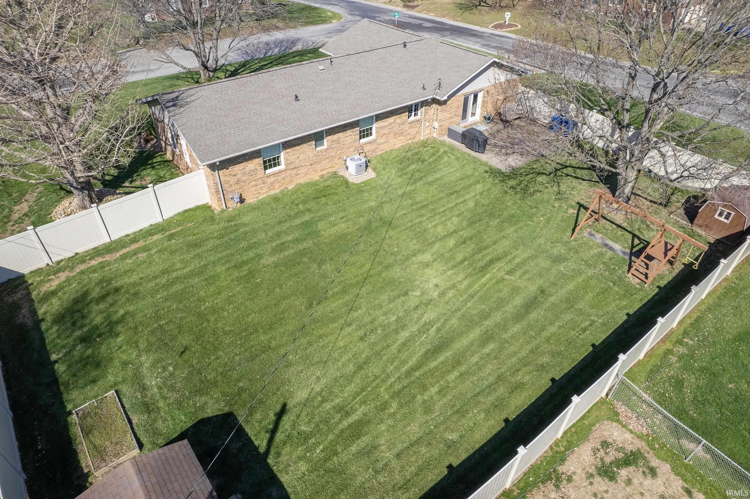 1433 Lisa Lane Mount Carmel, IL 62863 - Photo 33 of 36