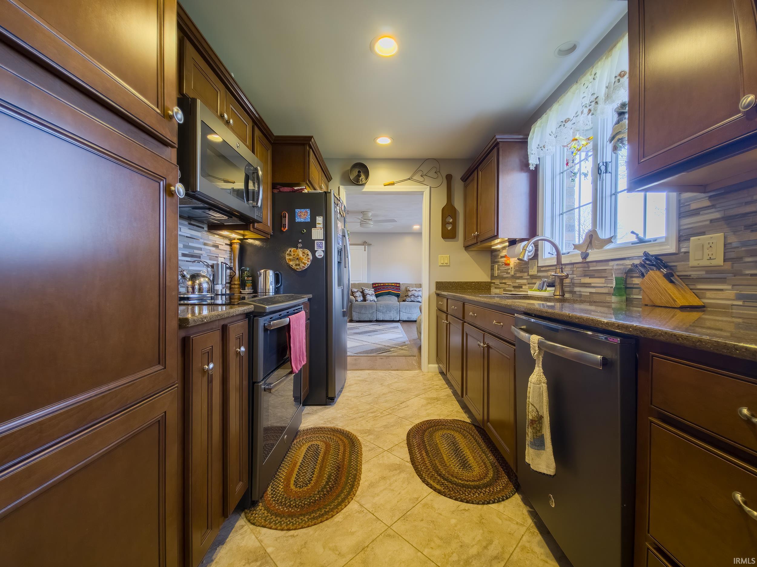 1433 Lisa Lane Mount Carmel, IL 62863 - Photo 7 of 36