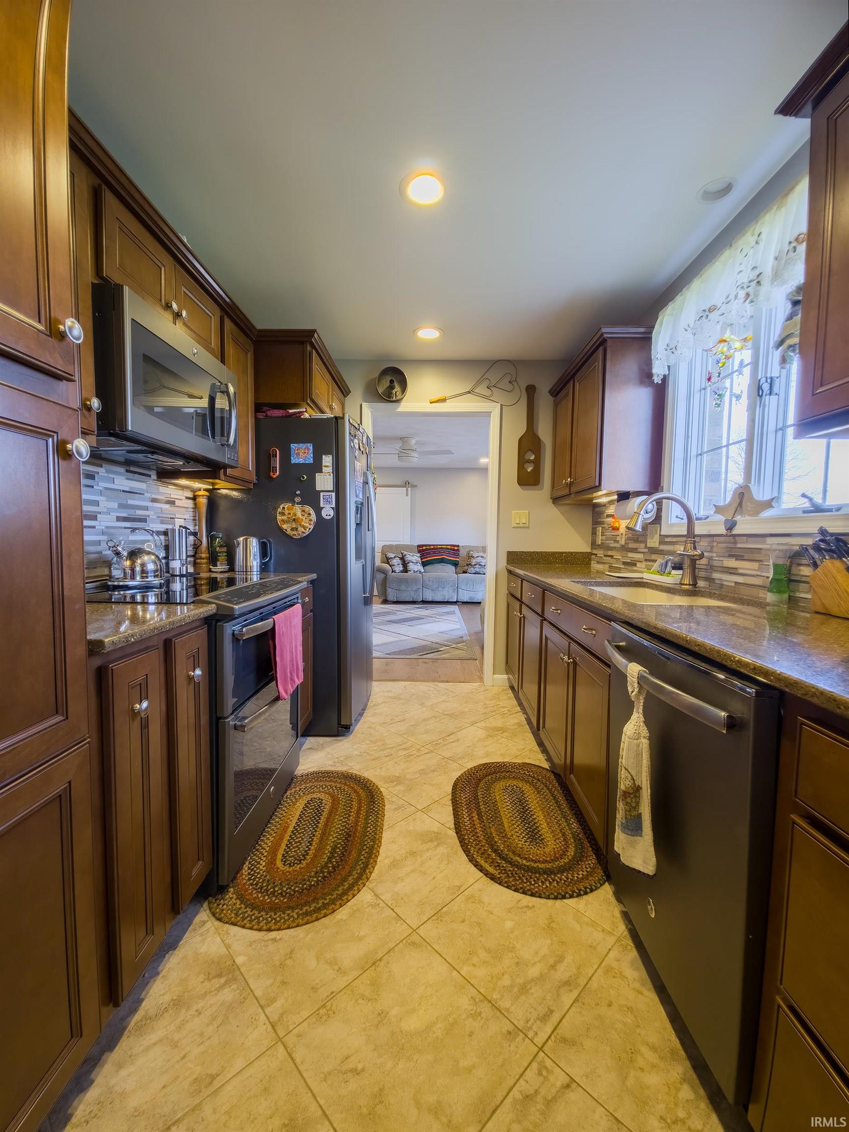 1433 Lisa Lane Mount Carmel, IL 62863 - Photo 8 of 36