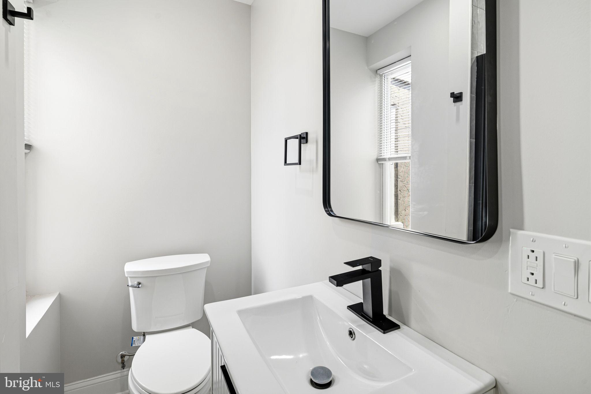 2040 Fernon Street Philadelphia, PA 19145 - Photo 11 of 20