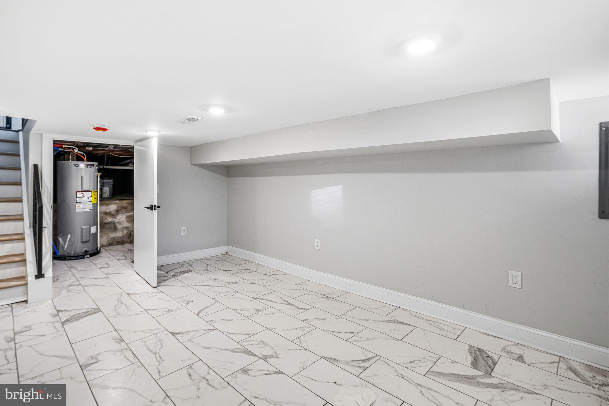 2040 Fernon Street Philadelphia, PA 19145 - Photo 17 of 20