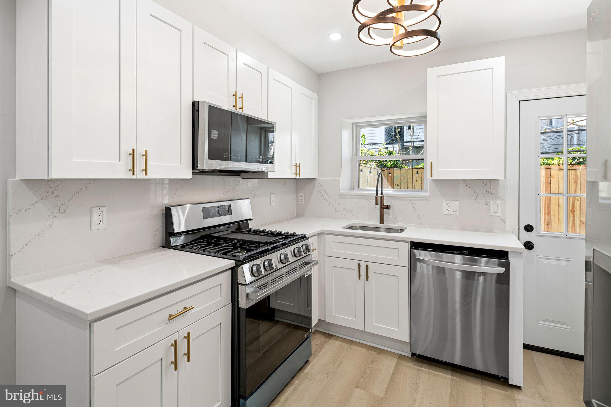 2040 Fernon Street Philadelphia, PA 19145 - Photo 7 of 20