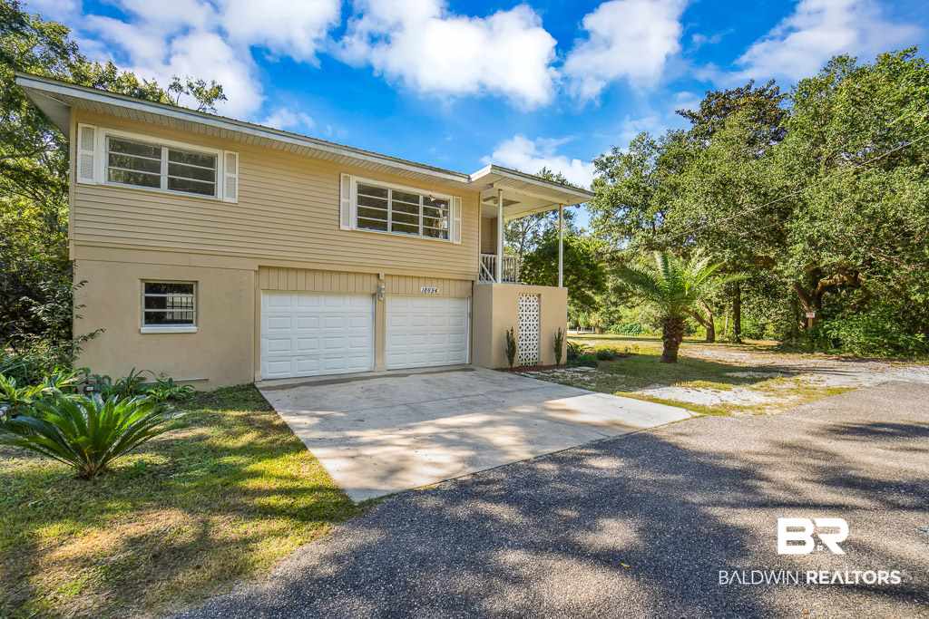 18694 Cedar Drive Foley, AL 36535 - Photo 3 of 21 Double Garage