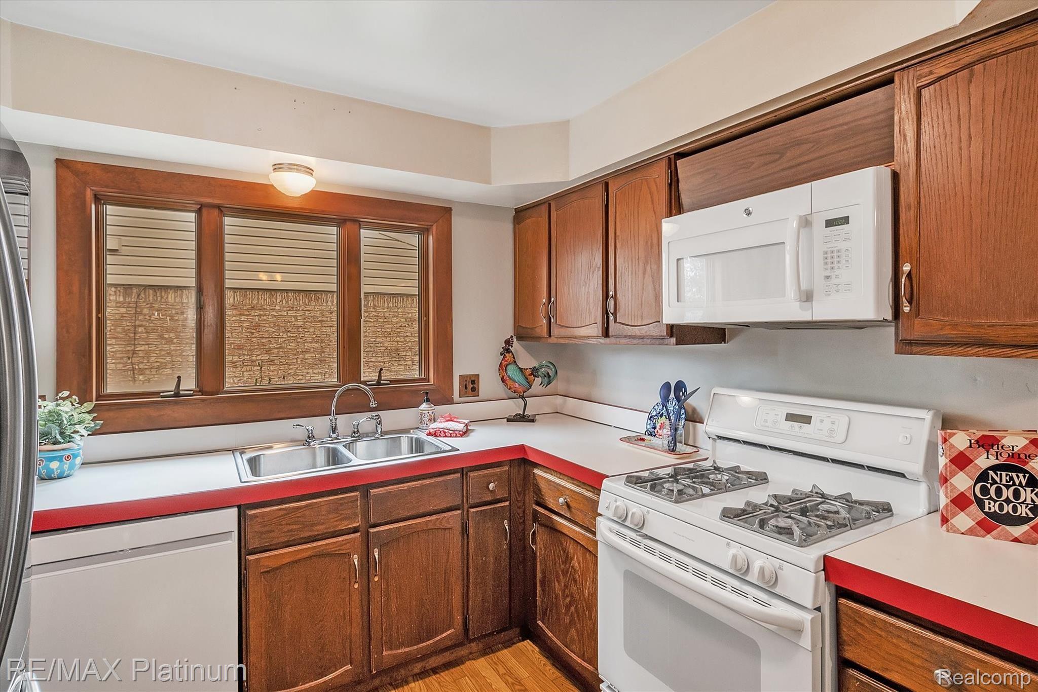44284 Arlington Road Canton, MI 48187 - Photo 11 of 30 16-44284-Arlington-Rd-Windowstill-Real-Estate-Photography-16.jpg