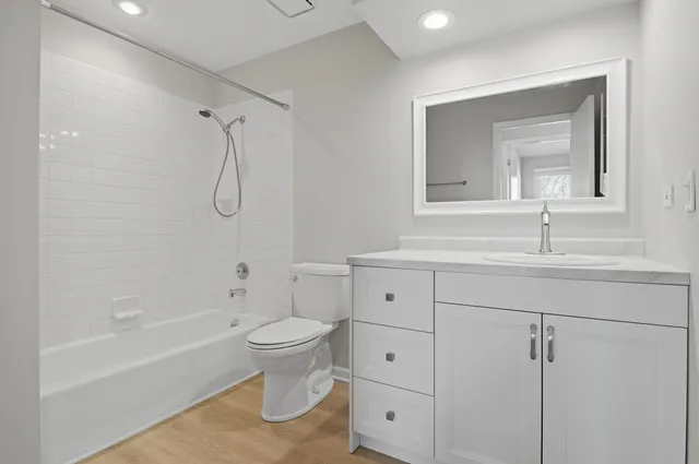 $2,300 | 205 Nantucket Harbor, Unit 205, Schaumburg, IL 60193