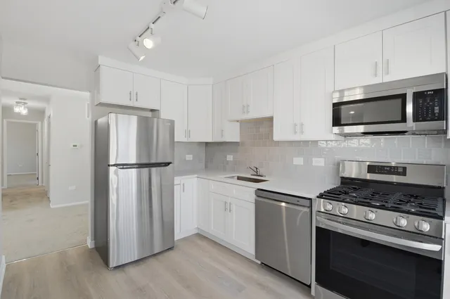 $2,300 | 205 Nantucket Harbor, Unit 205, Schaumburg, IL 60193