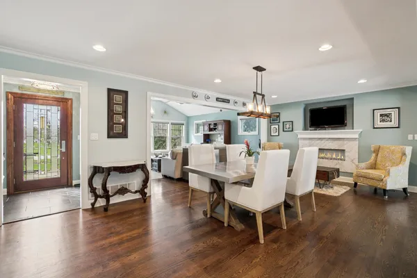$699,900 | 614 West Street, Libertyville, IL 60048