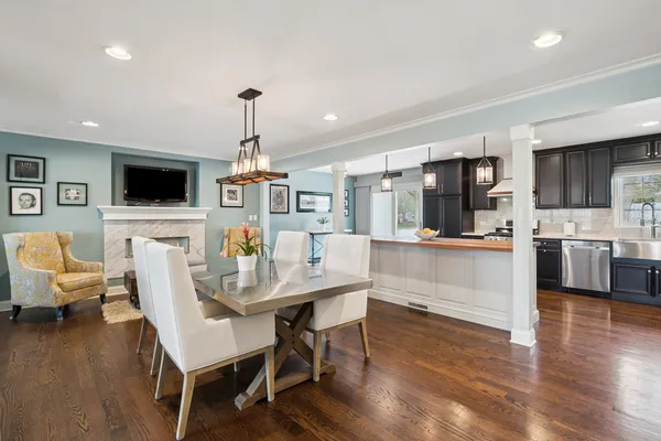 $699,900 | 614 West Street, Libertyville, IL 60048
