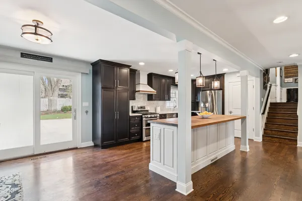 $699,900 | 614 West Street, Libertyville, IL 60048