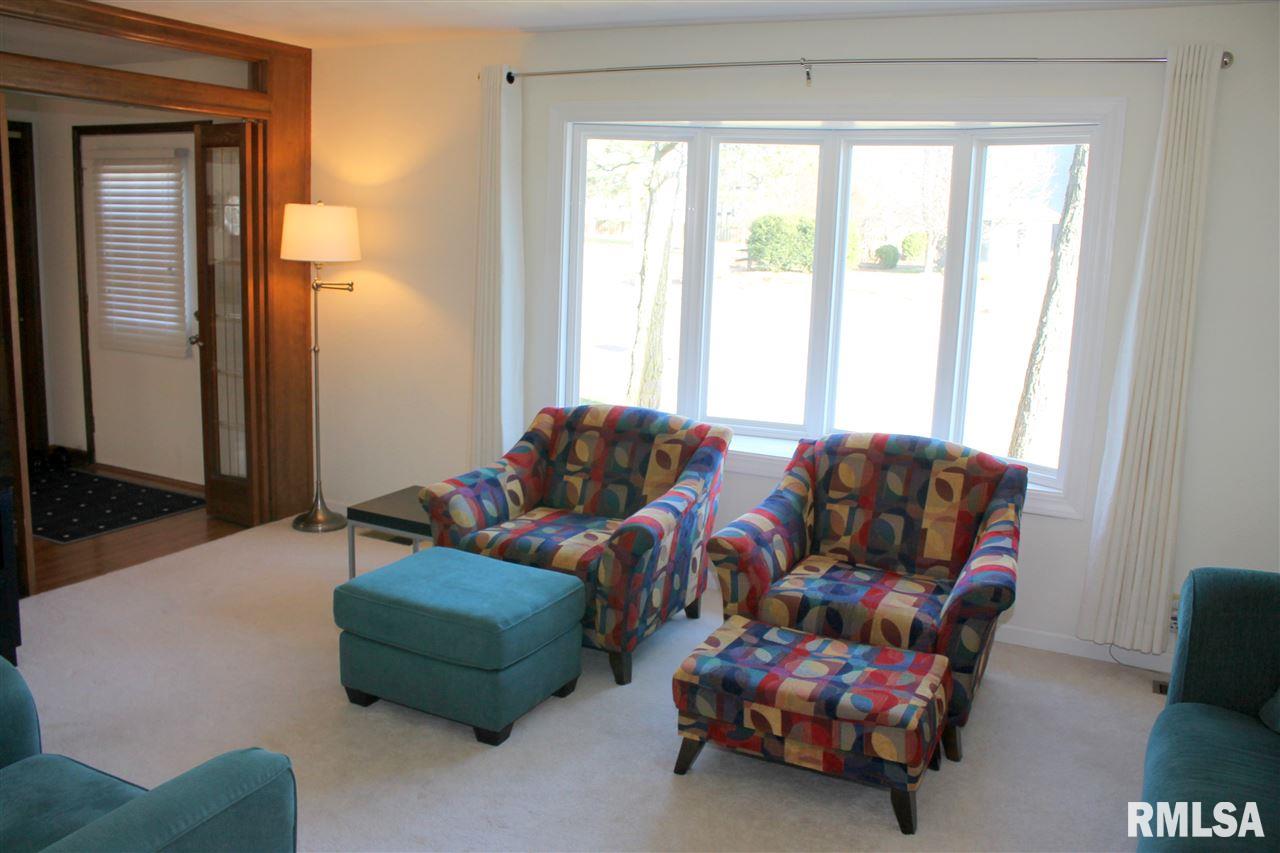 6407 North Post Oak Road Peoria, IL 61615 - Photo 3 of 27 Gallery Image 3