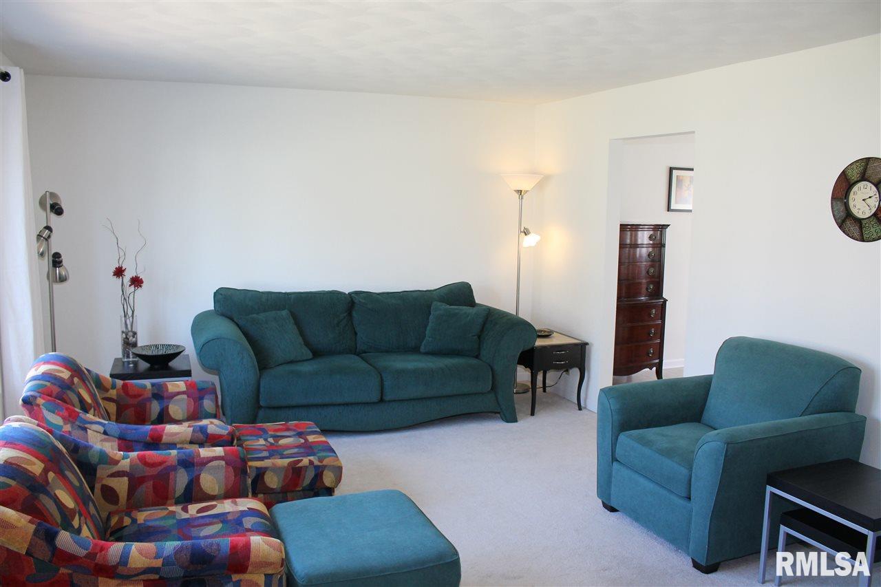 6407 North Post Oak Road Peoria, IL 61615 - Photo 4 of 27 Gallery Image 4