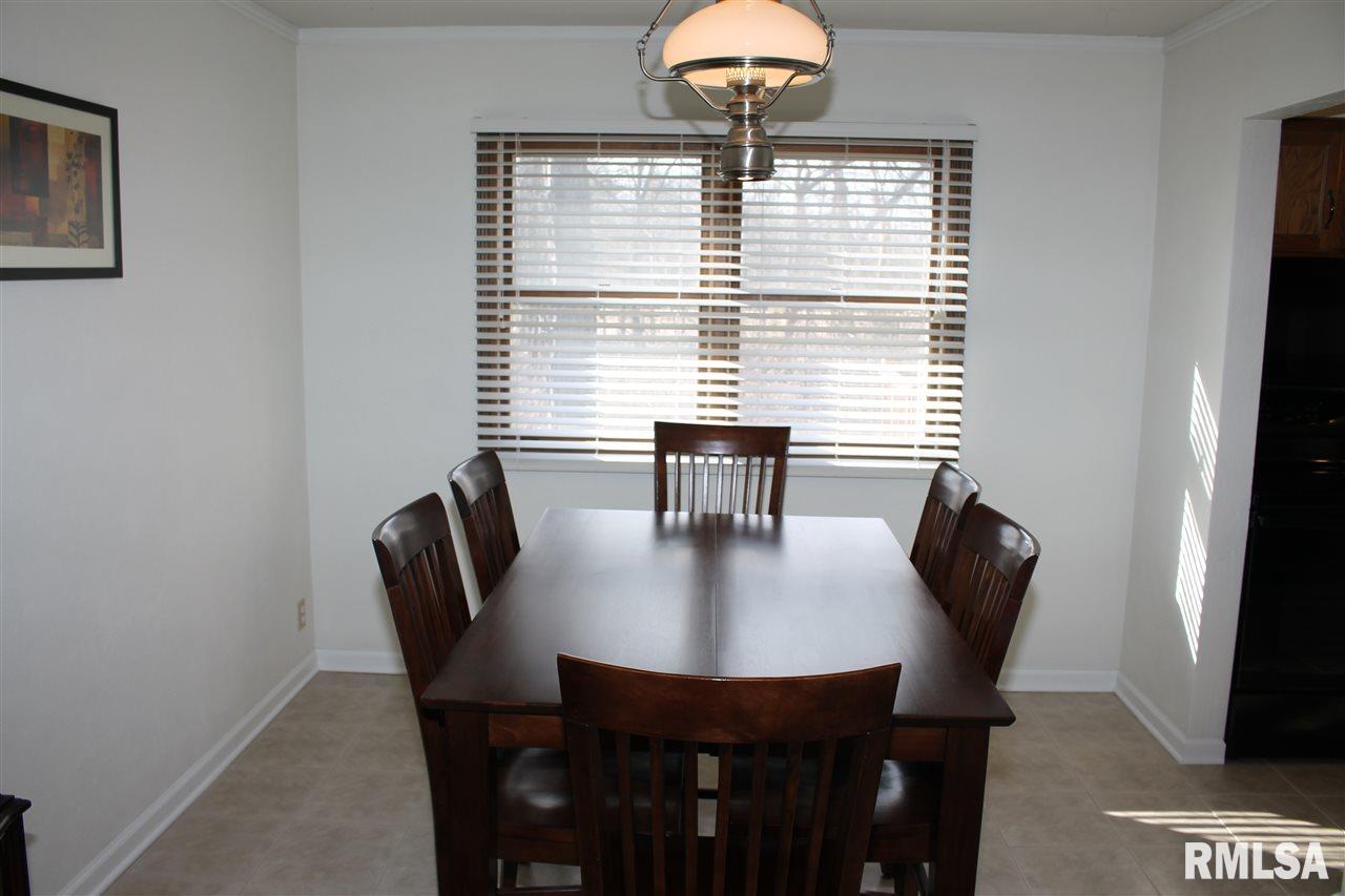 6407 North Post Oak Road Peoria, IL 61615 - Photo 6 of 27 Gallery Image 6