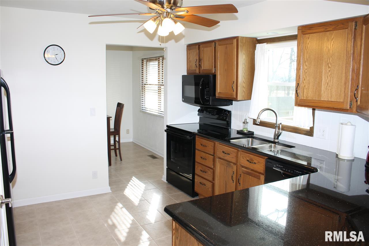 6407 North Post Oak Road Peoria, IL 61615 - Photo 8 of 27 Gallery Image 8