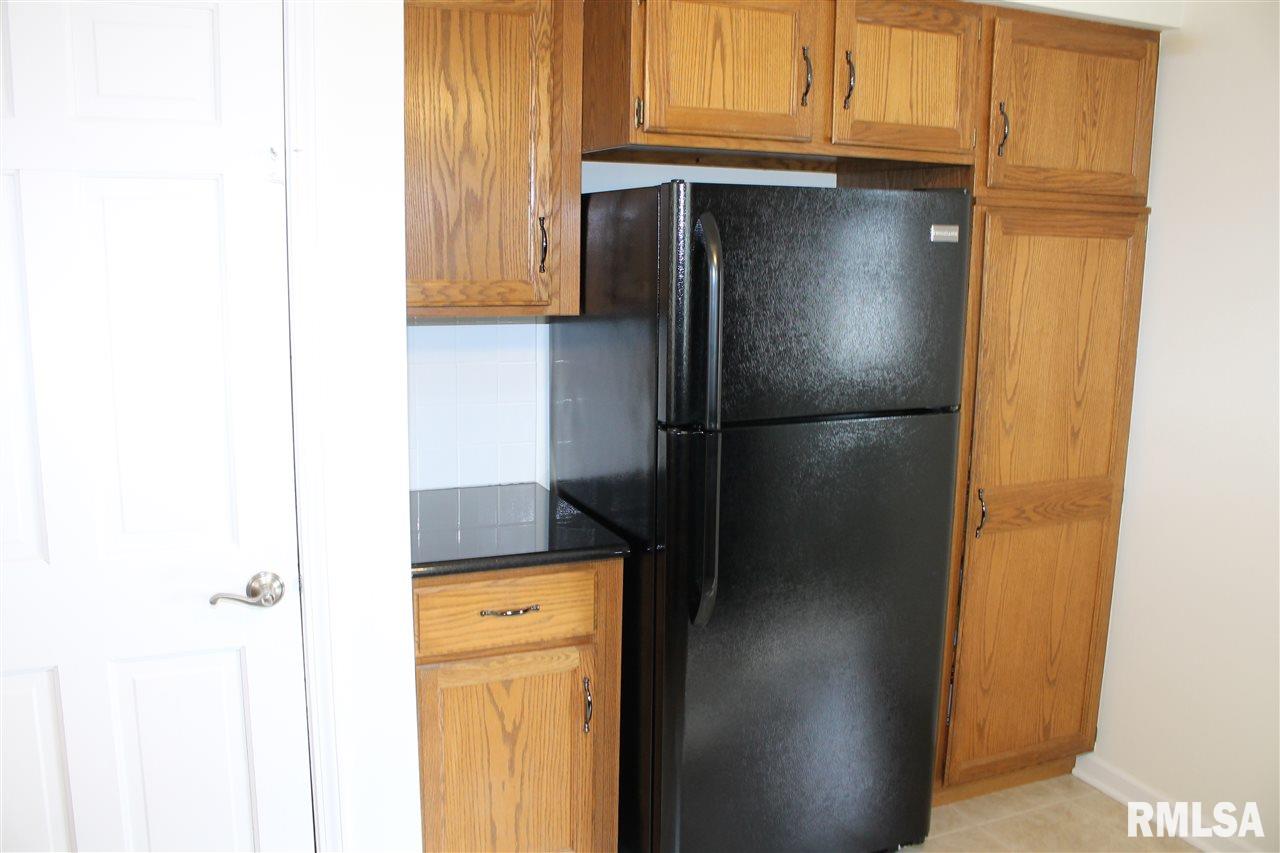 6407 North Post Oak Road Peoria, IL 61615 - Photo 9 of 27 Gallery Image 9