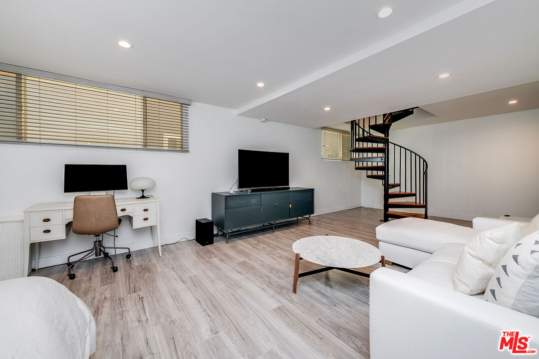 16 Quarterdeck Street, Unit 102 Marina del Rey, CA 90292 - Photo 15 of 19