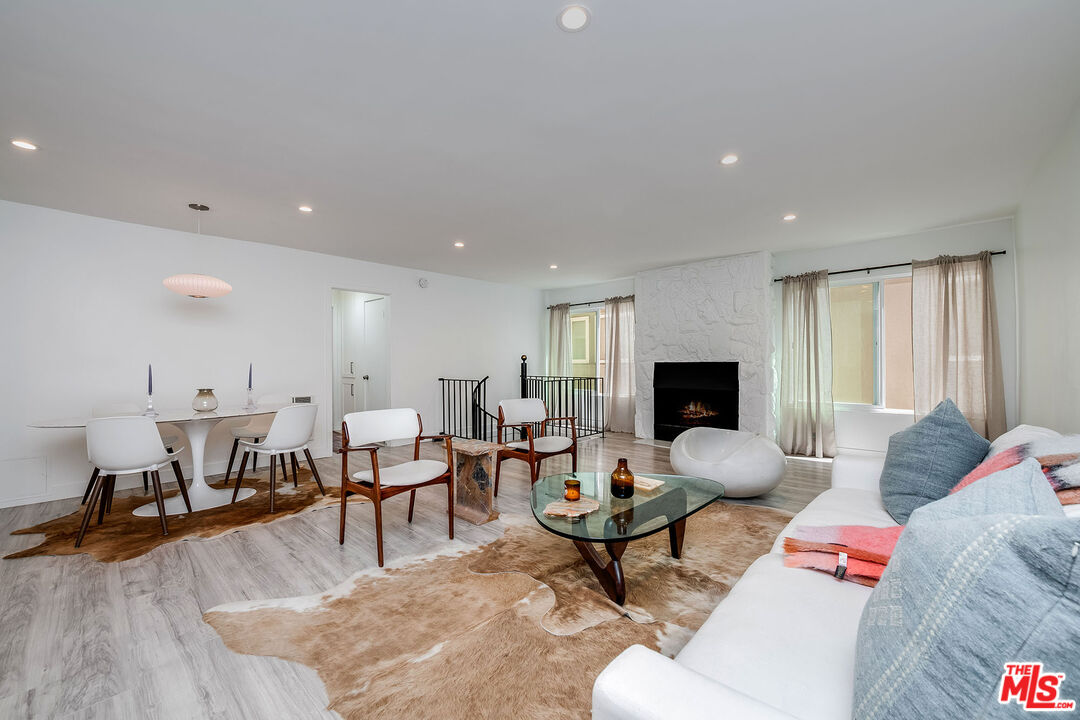 16 Quarterdeck Street, Unit 102 Marina del Rey, CA 90292 - Photo 3 of 19