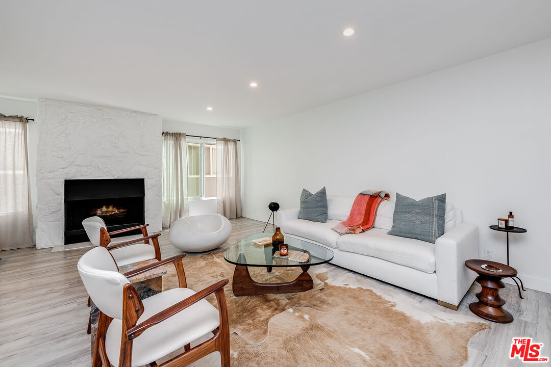 16 Quarterdeck Street, Unit 102 Marina del Rey, CA 90292 - Photo 5 of 19