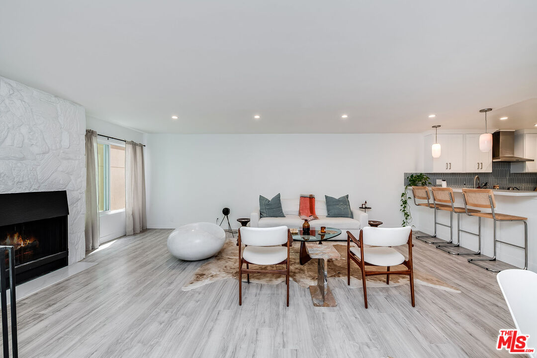 16 Quarterdeck Street, Unit 102 Marina del Rey, CA 90292 - Photo 6 of 19