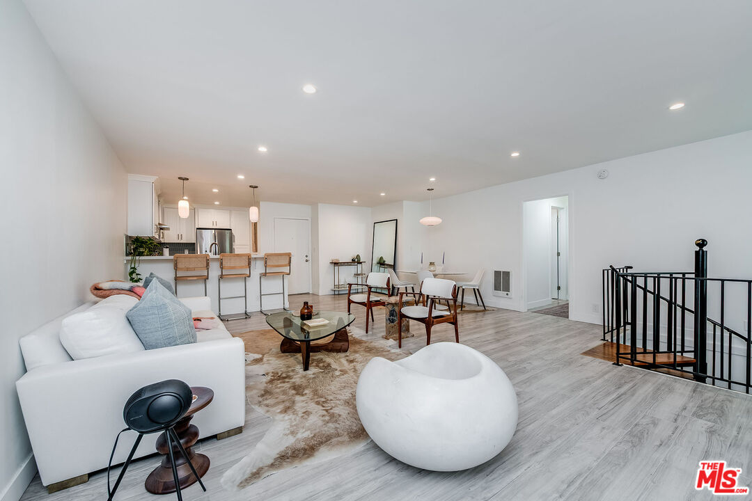 16 Quarterdeck Street, Unit 102 Marina del Rey, CA 90292 - Photo 7 of 19