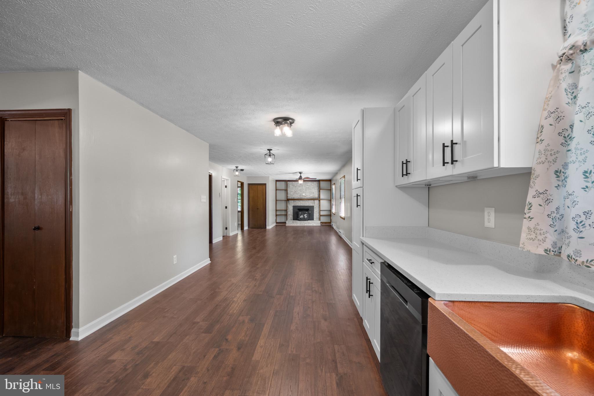 2085 Crums Church Road Berryville, VA 22611 - Photo 23 of 61 Huge Great room