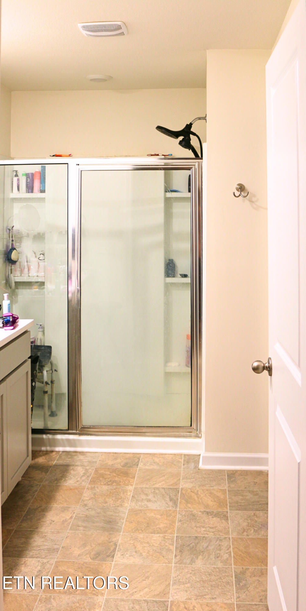 1642 Pebblestone Court Morristown, TN 37814 - Photo 14 of 25 Primary bathroom