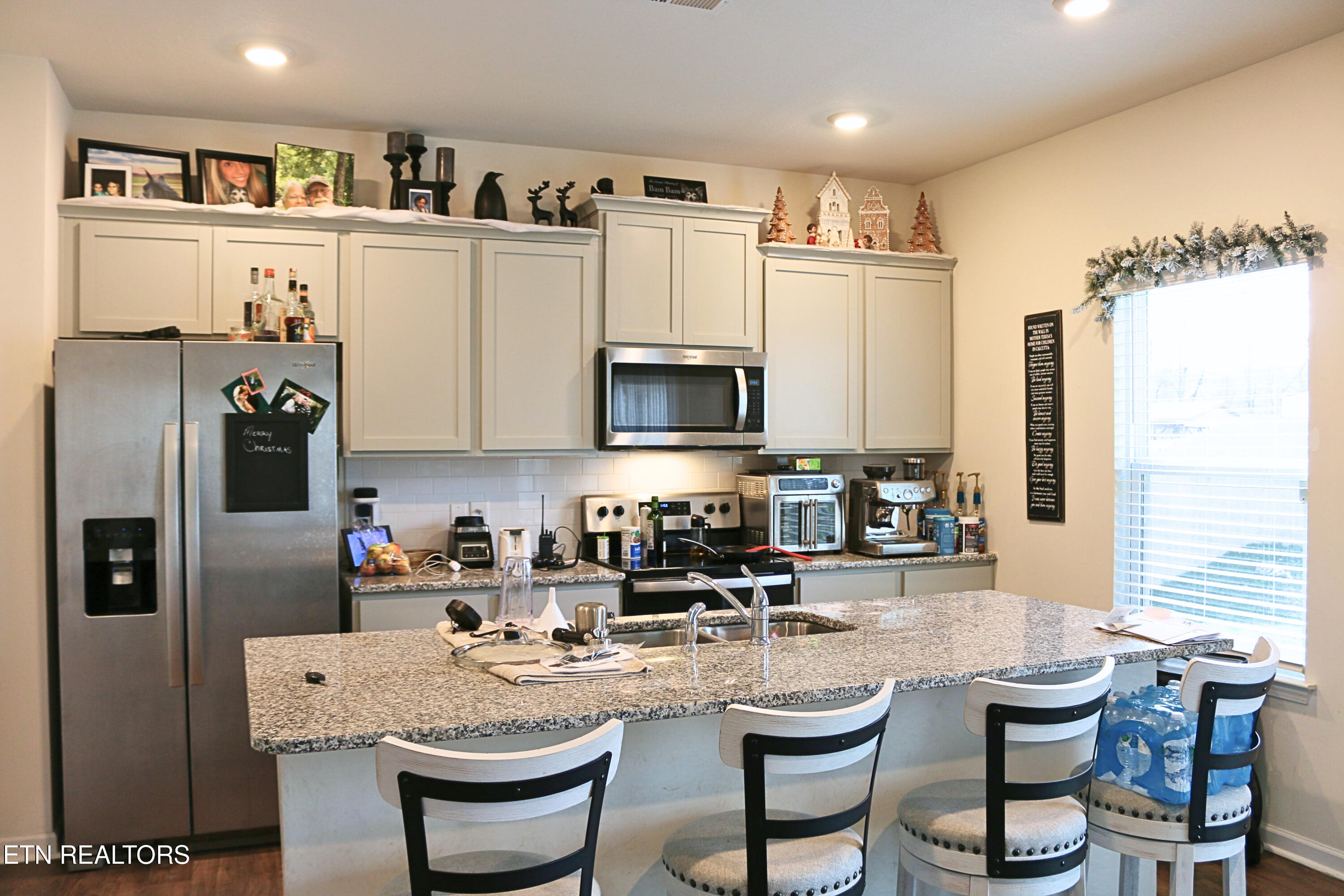 1642 Pebblestone Court Morristown, TN 37814 - Photo 9 of 25 kitchen island