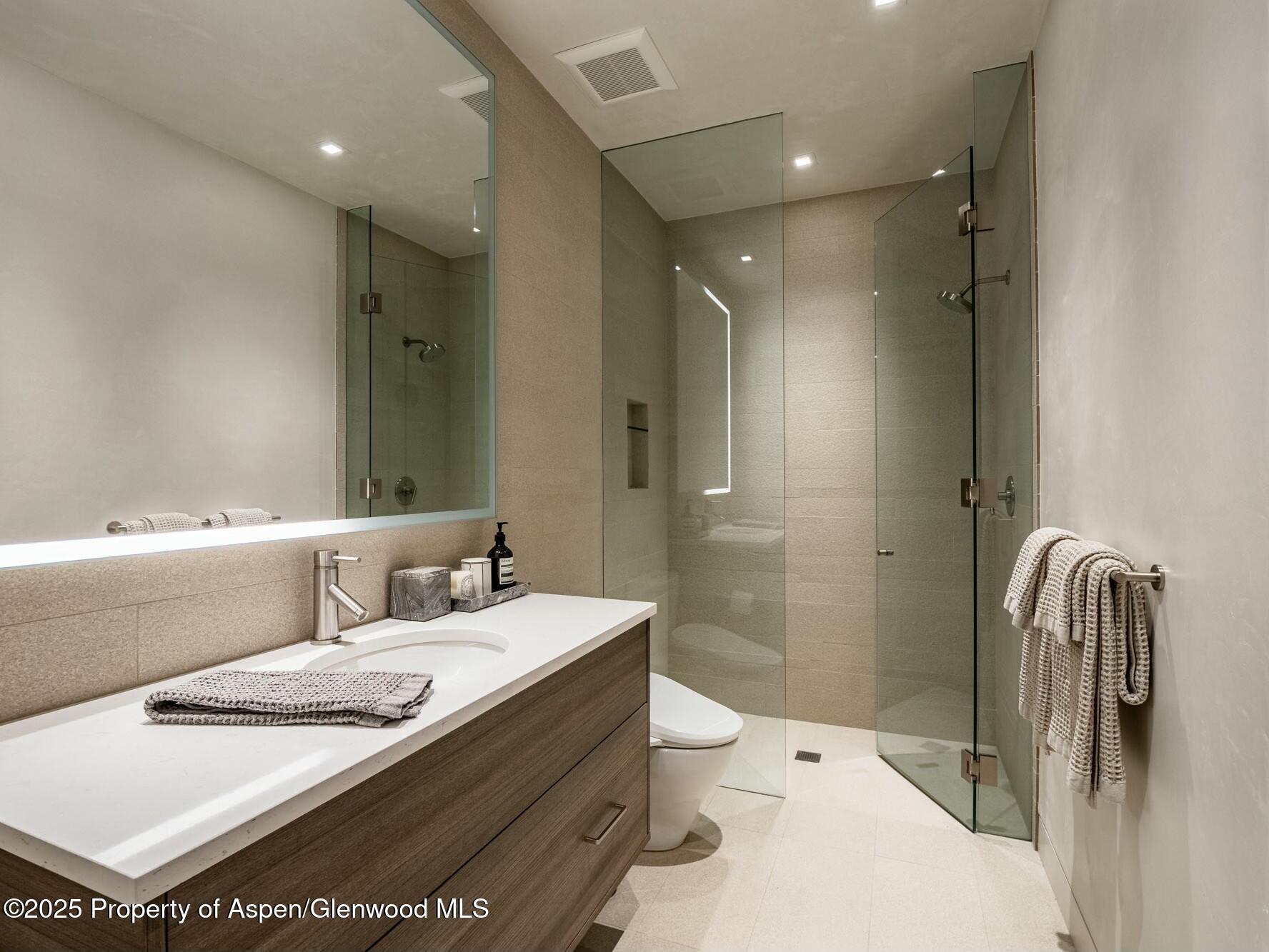 1154 East Cooper Avenue Aspen, CO 81611 - Photo 21 of 30 Guest Suite 2 Bath