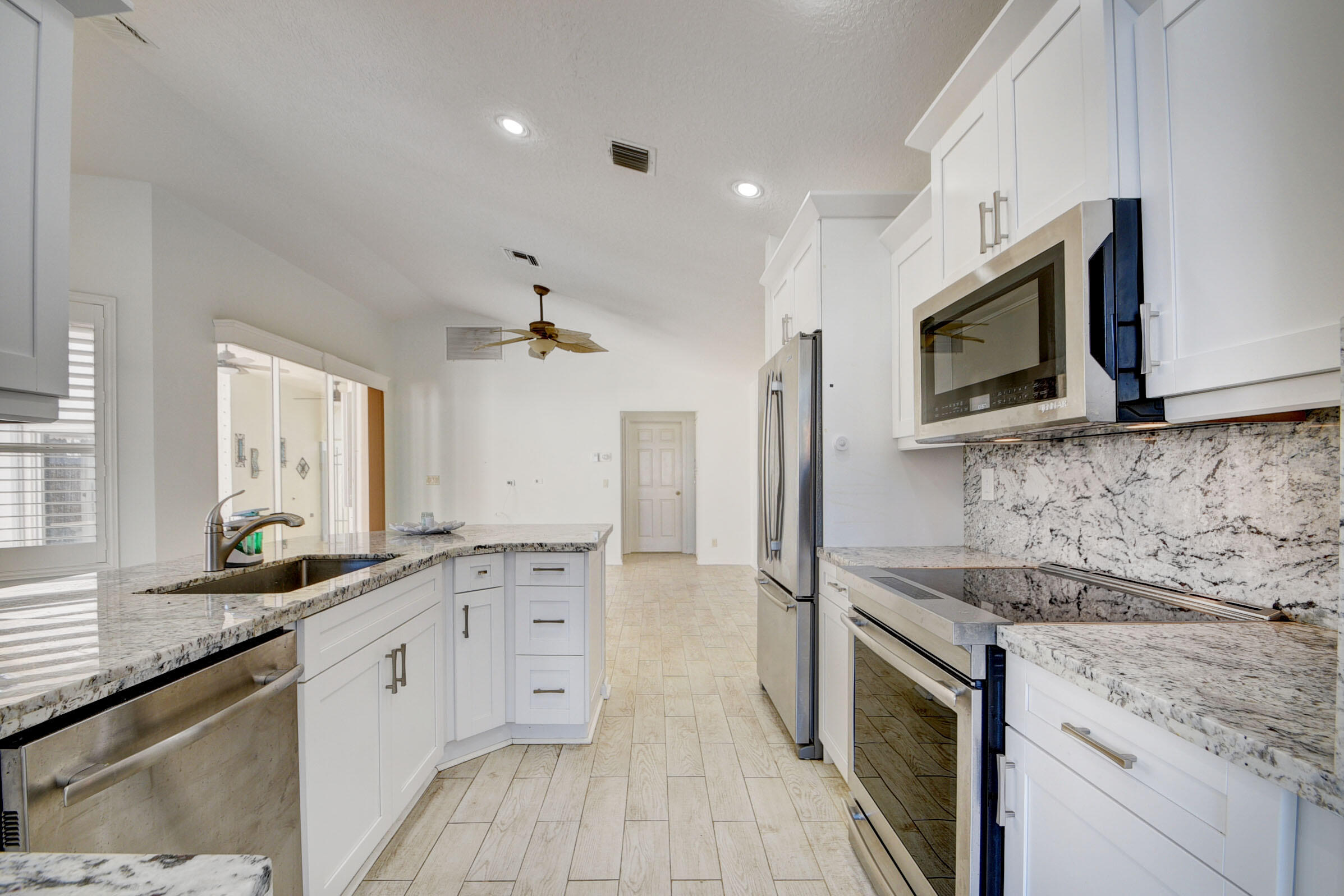 164 Cove Road Greenacres, FL 33413 - Photo 17 of 57 16_house (16)