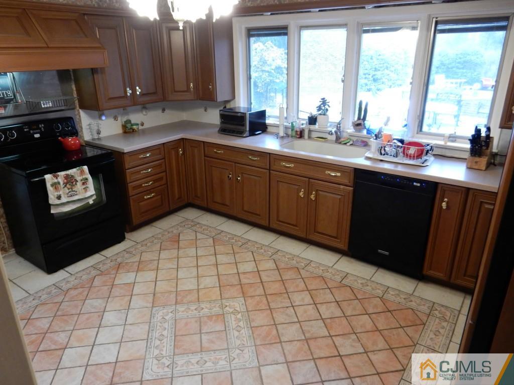 417 New Dover Road Colonia, NJ 07067 - Photo 4 of 25 Gallery Image 4