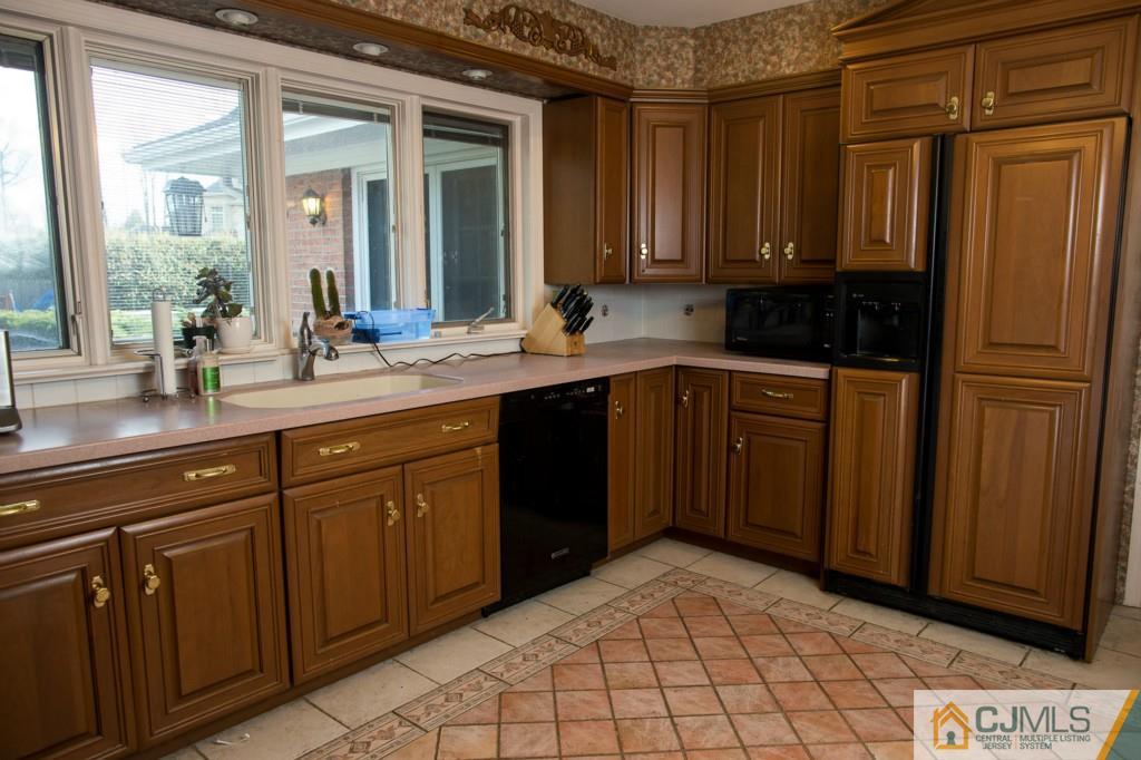 417 New Dover Road Colonia, NJ 07067 - Photo 5 of 25 Gallery Image 5
