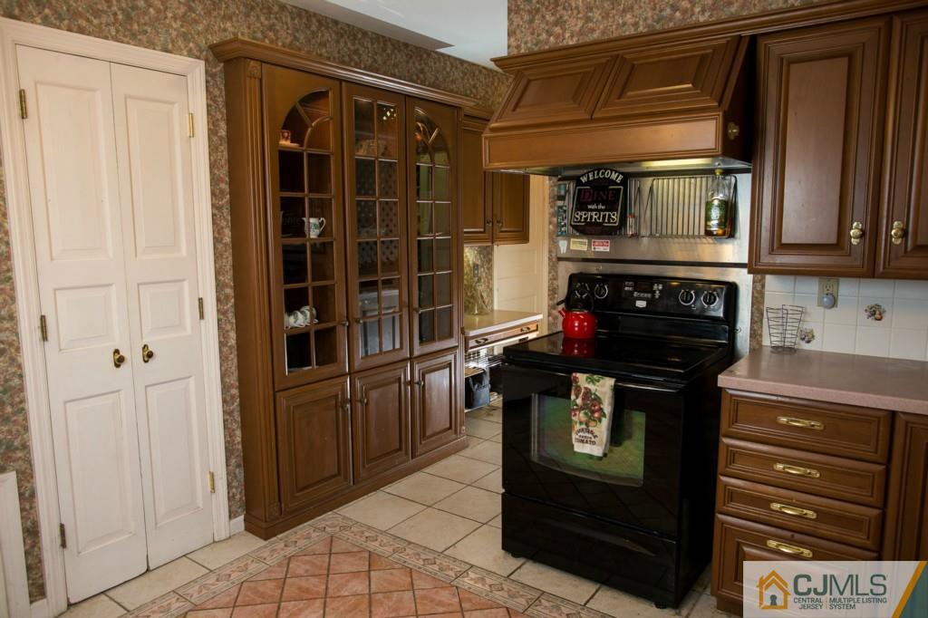 417 New Dover Road Colonia, NJ 07067 - Photo 6 of 25 Gallery Image 6