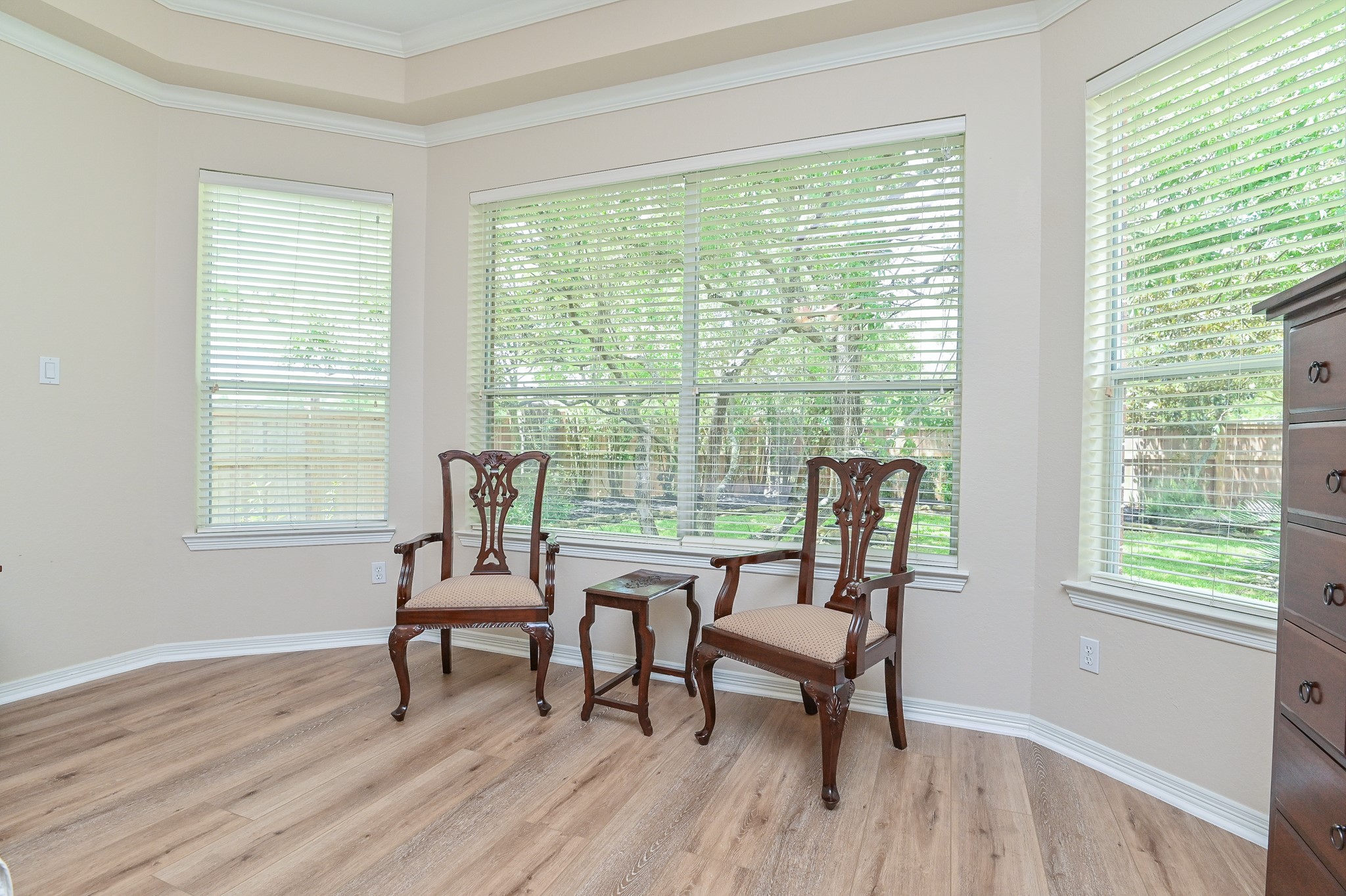 7218 Spring Run Lane Katy, TX 77494 - Photo 17 of 49 a dining room with furniture and wooden floor