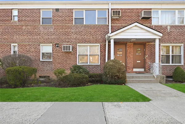 $279,000 | 196-32 Pompeii Avenue, Unit 2C | Holliswood Jamaica