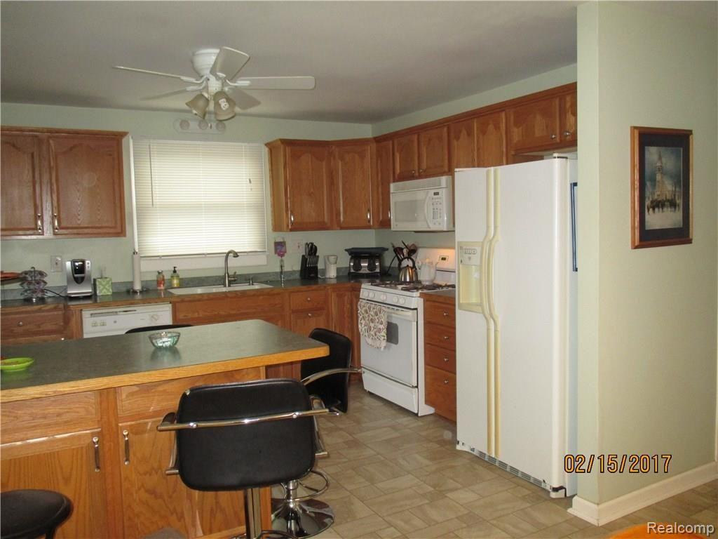 39465 Willis Road Belleville, MI 48111 - Photo 6 of 15 KITCHEN