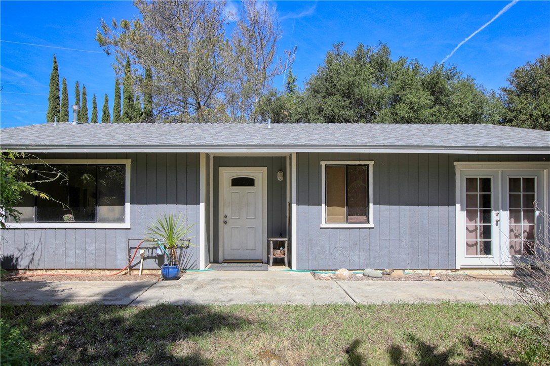 15050 Morro Road Atascadero, CA 93422 - Photo 2 of 33 a front view of a house with a yard